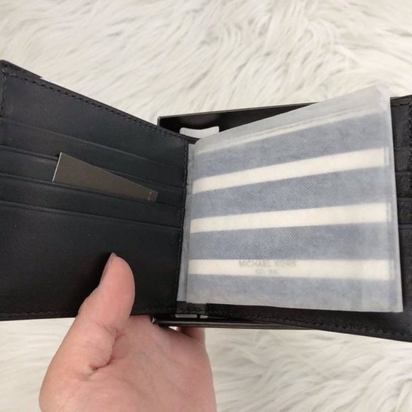 Michael Kors Grant Billfold Passcase Wallet NWT - Picture 9 of 10